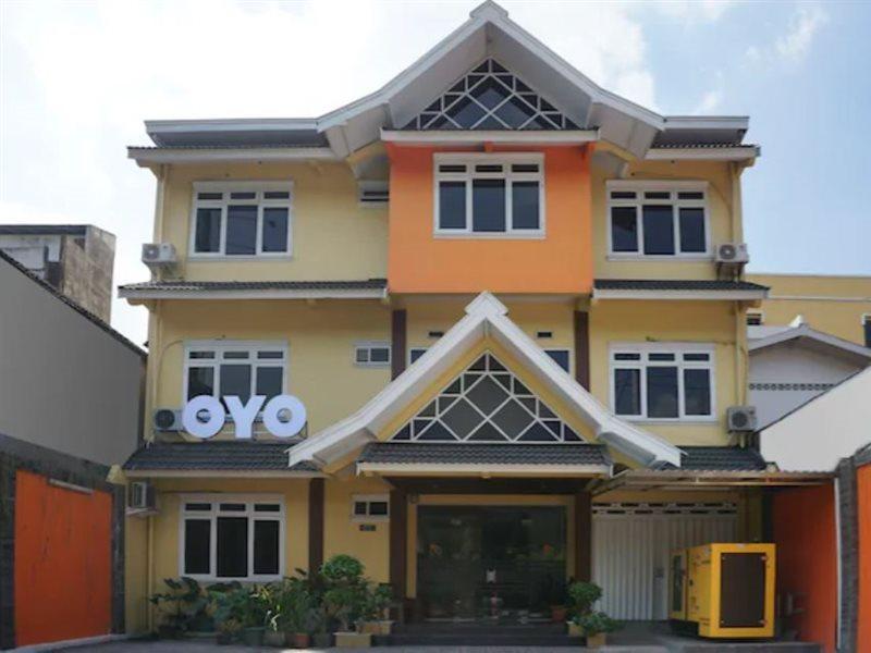 Urbanview Hotel Pondok Anggun Yogyakarta By Reddoorz Maguwo Exterior foto