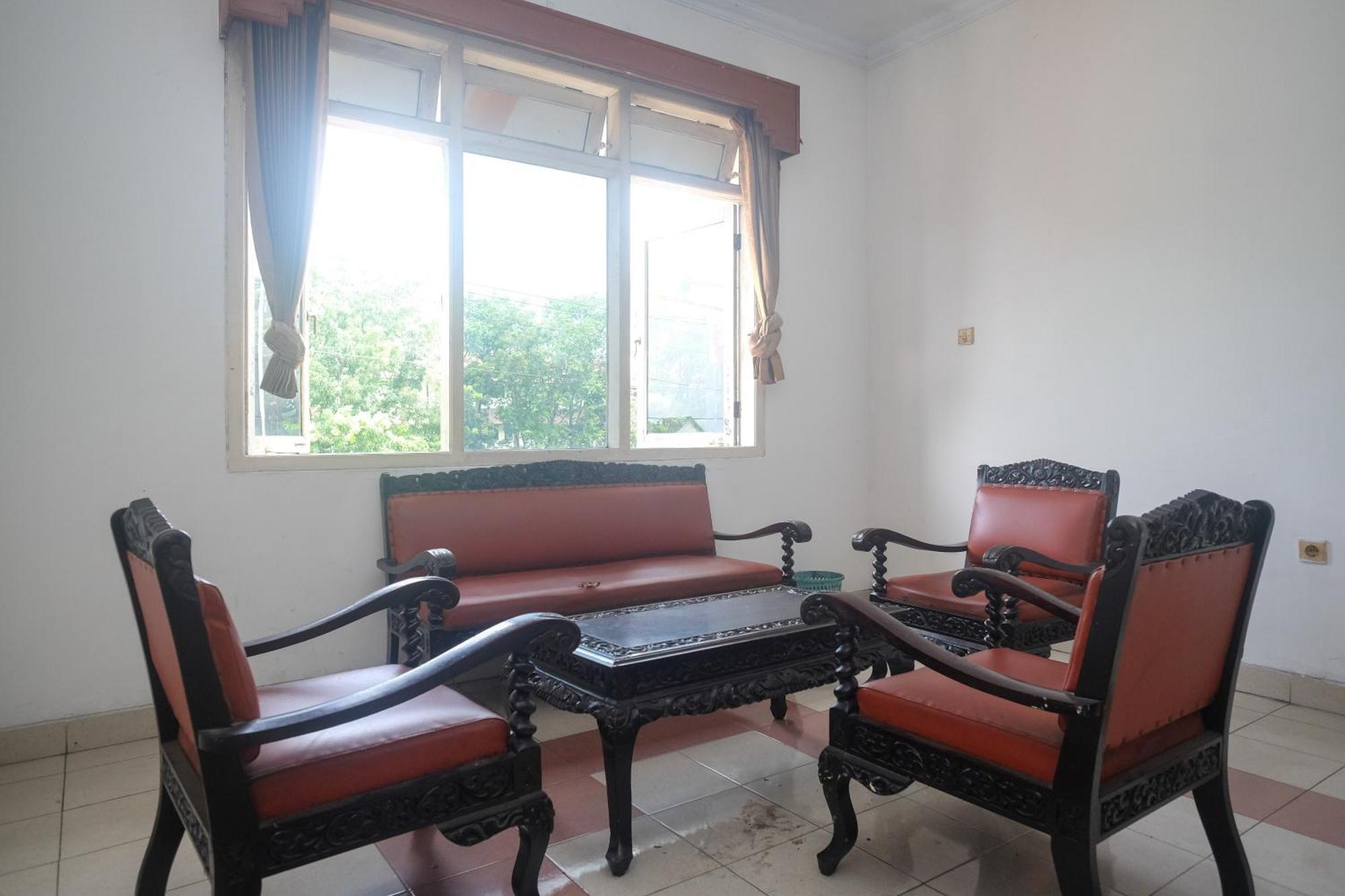 Urbanview Hotel Pondok Anggun Yogyakarta By Reddoorz Maguwo Exterior foto