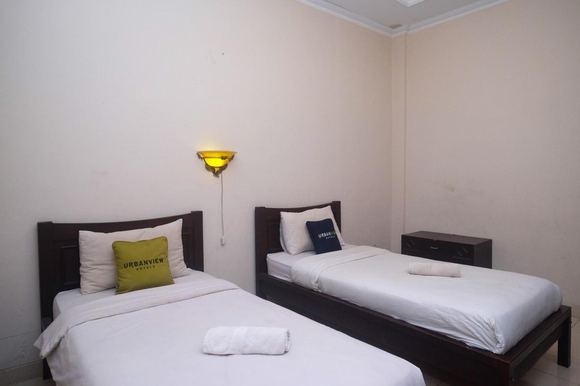 Urbanview Hotel Pondok Anggun Yogyakarta By Reddoorz Maguwo Exterior foto