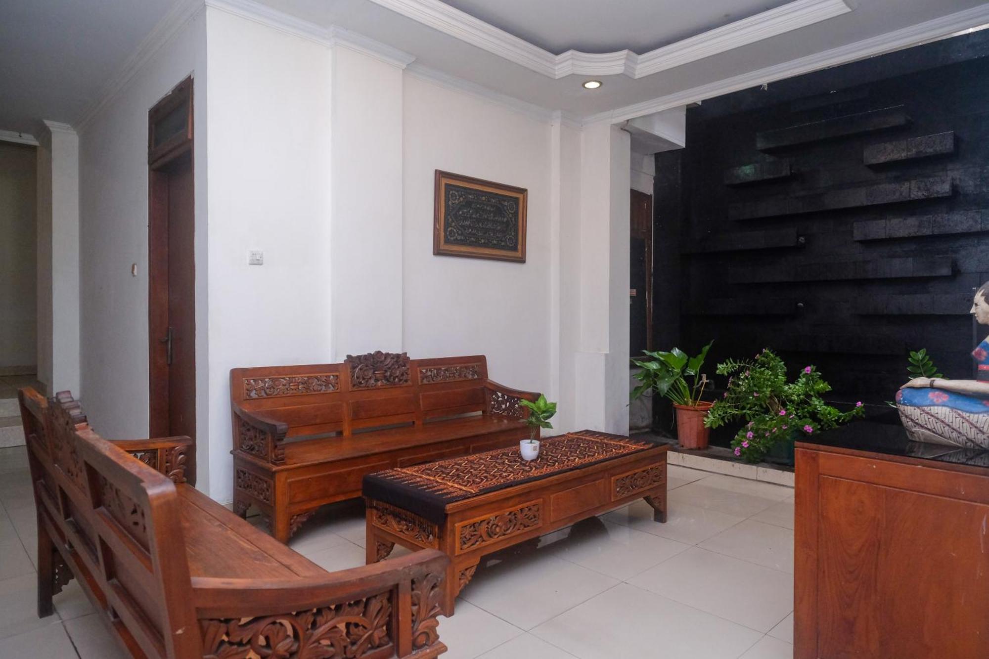 Urbanview Hotel Pondok Anggun Yogyakarta By Reddoorz Maguwo Exterior foto